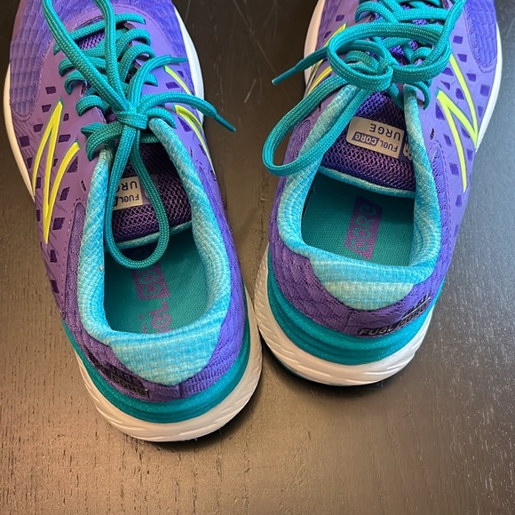 New Balance Women’s Fuel Core Urge Size 6.5 EUC - Picture 3 of 6